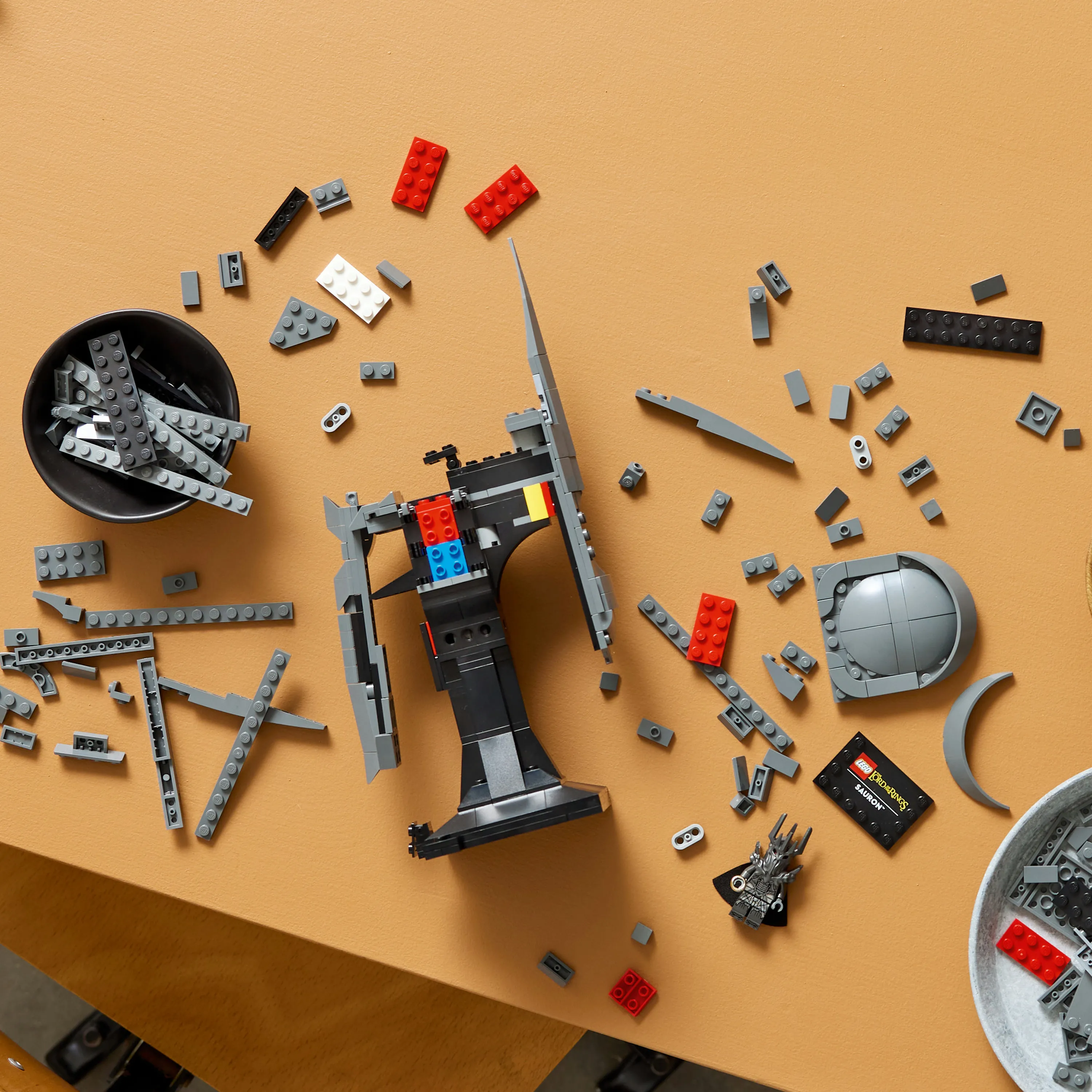 LEGO Icons The Lord of the Rings: Saurons hj&auml;lm 11373