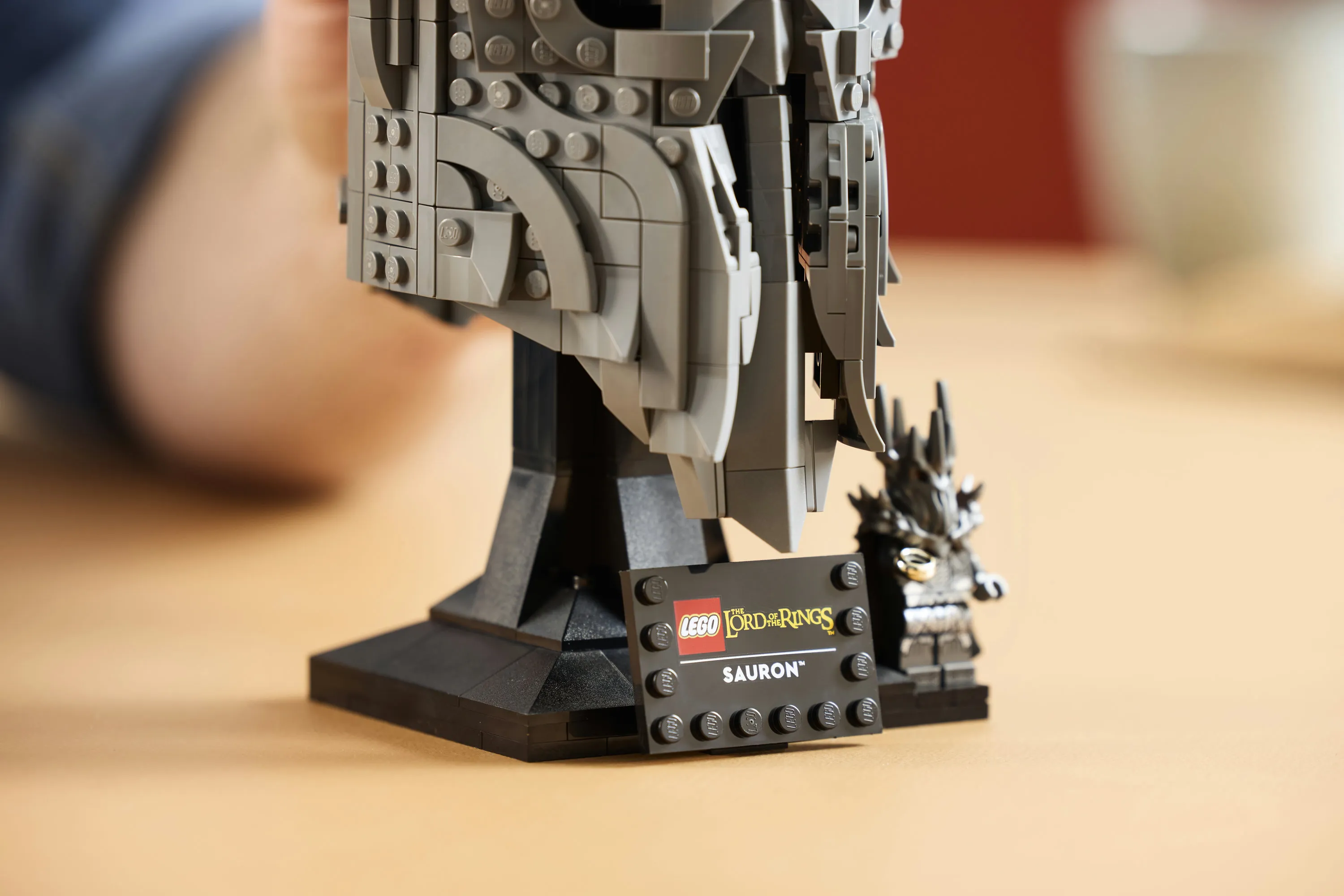 LEGO Icons The Lord of the Rings: Saurons hj&auml;lm 11373