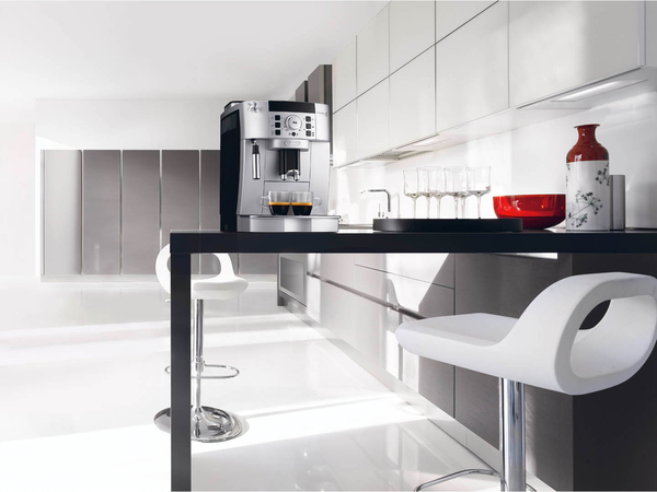 Delonghi Magnifica S ECAM 22.110.SB - espresso machine, fully automatic, Black, Silver