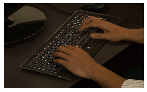 Logitech K740 Illuminated Keyboard Quiet+Comfort US/INT