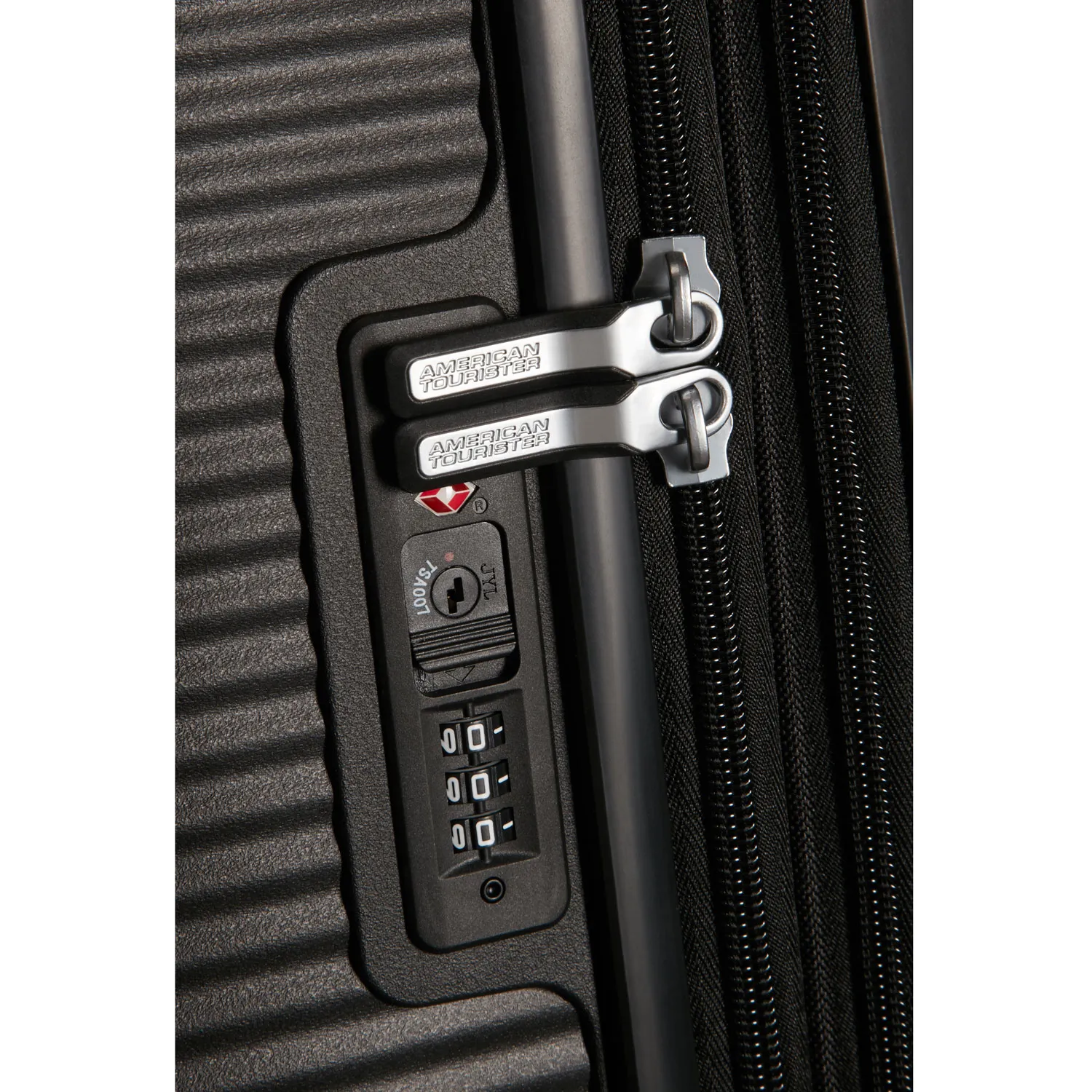 American Tourister Soundbox Sp 67cm - suitcase, black