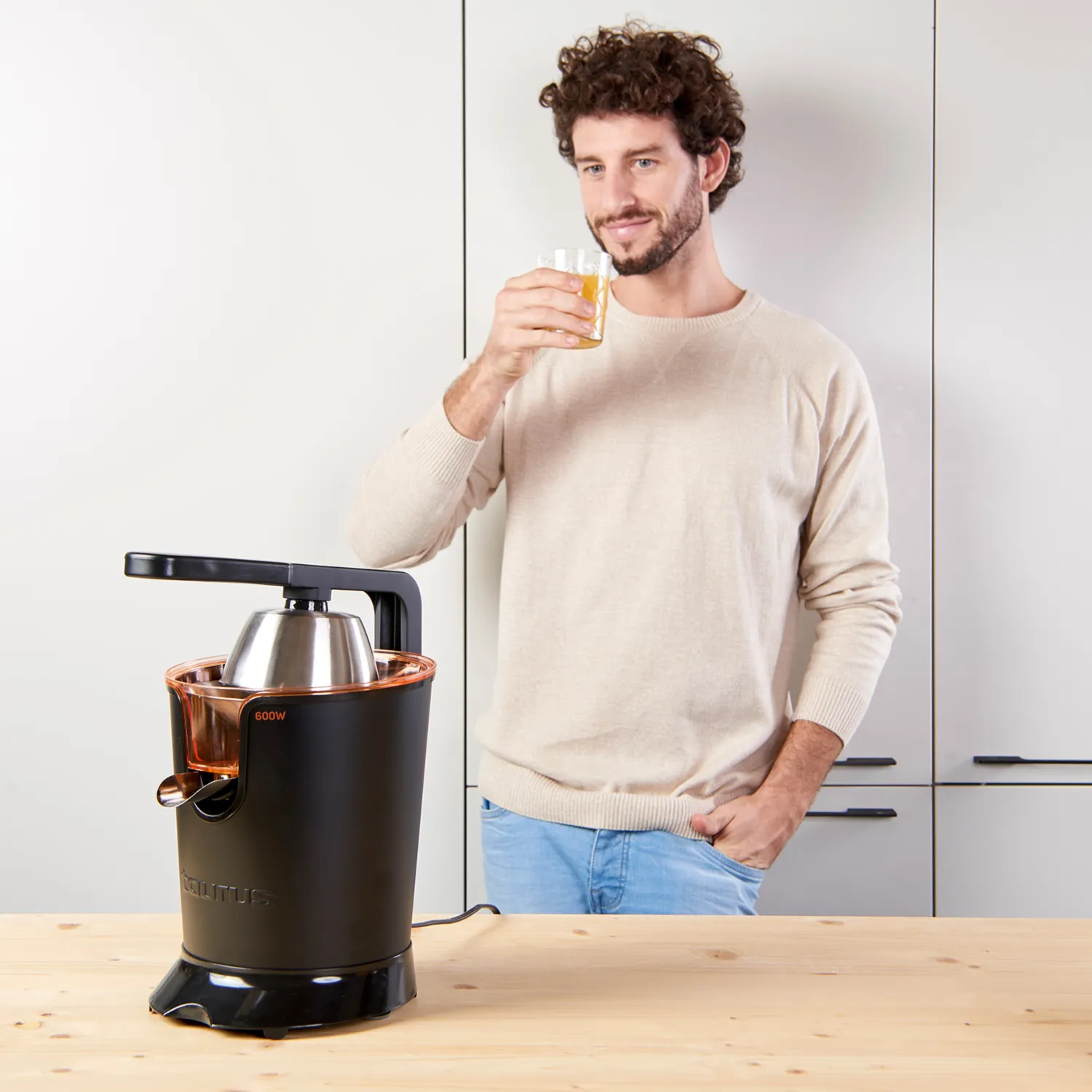 TAURUS 600W, 0,65L -mehupuristin, musta
