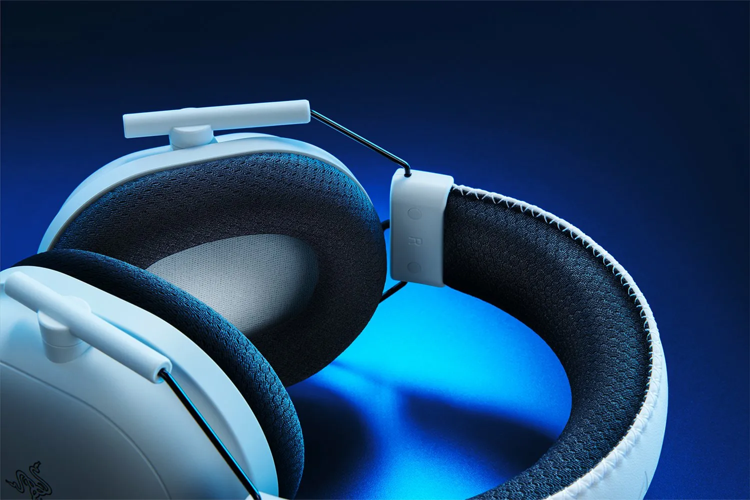 Razer BlackShark V2 Pro -langaton pelikuulokemikrofoni, valkoinen