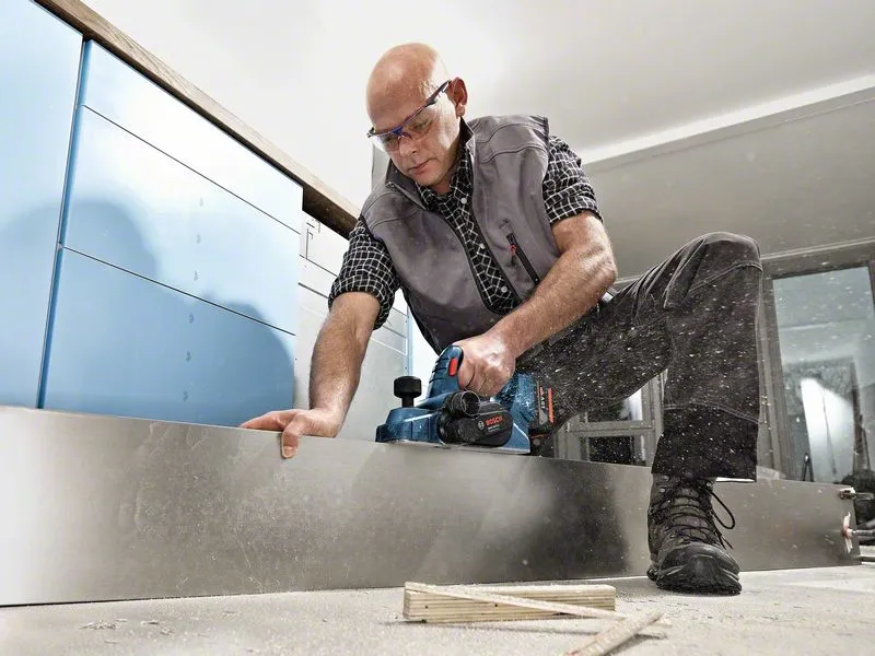 Bosch cordless planer GHO 18 V-Li Professional, 18V, electric planer (blue/black, without battery and charger)