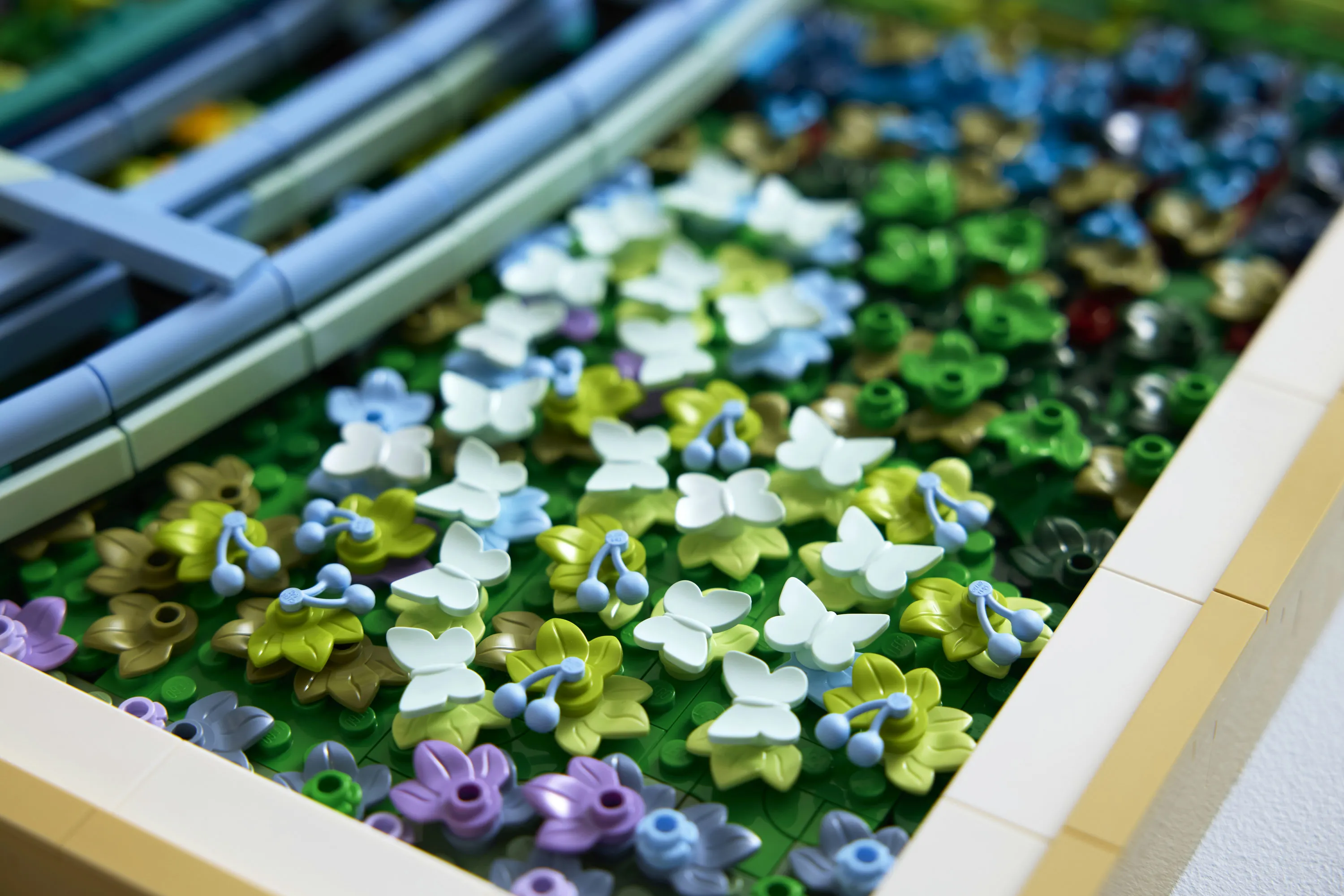 LEGO Art Claude Monet &ndash; Bridge over a Pond of Water Lilies 31220
