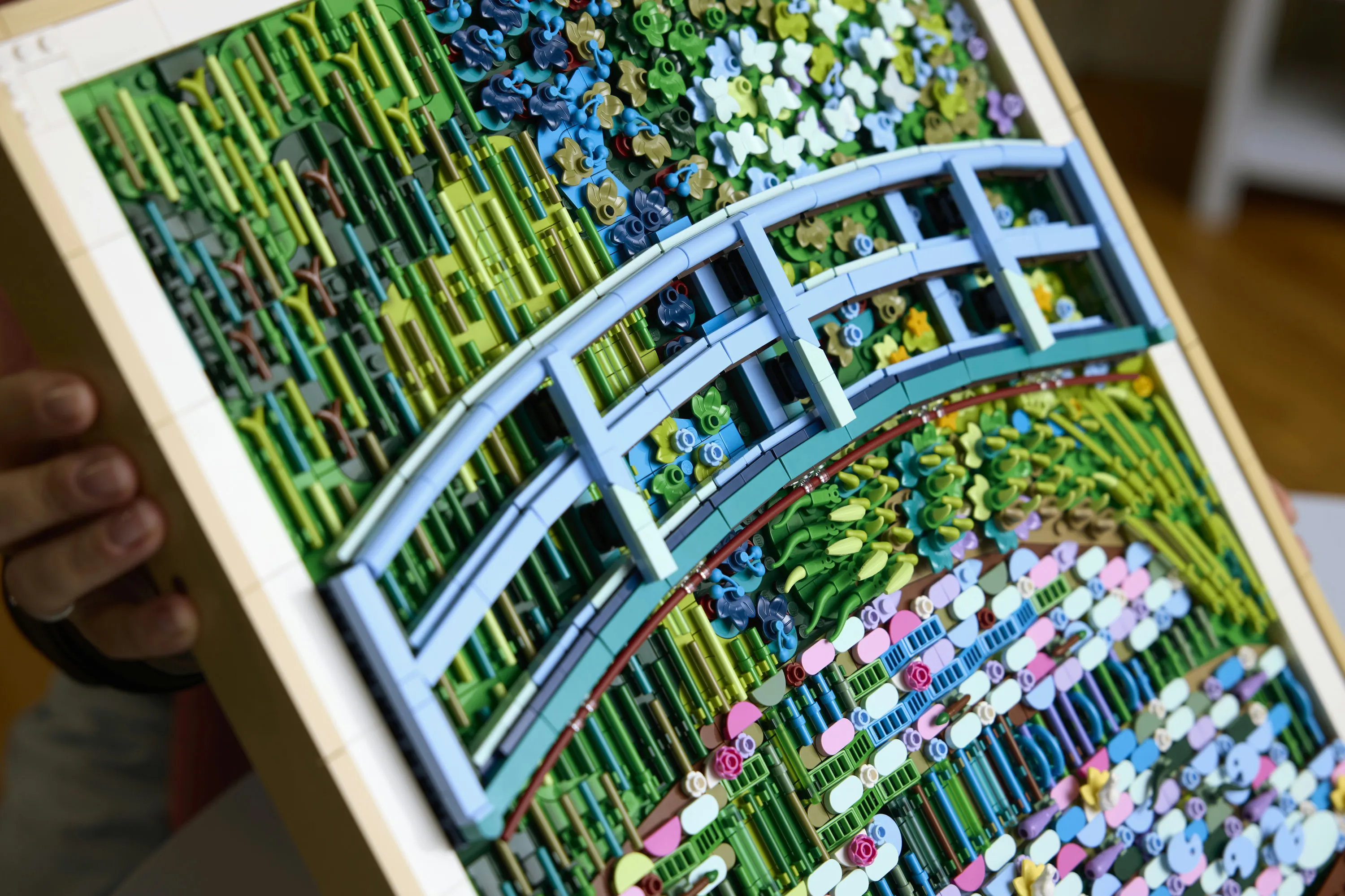 LEGO Art Claude Monet &ndash; Bridge over a Pond of Water Lilies 31220