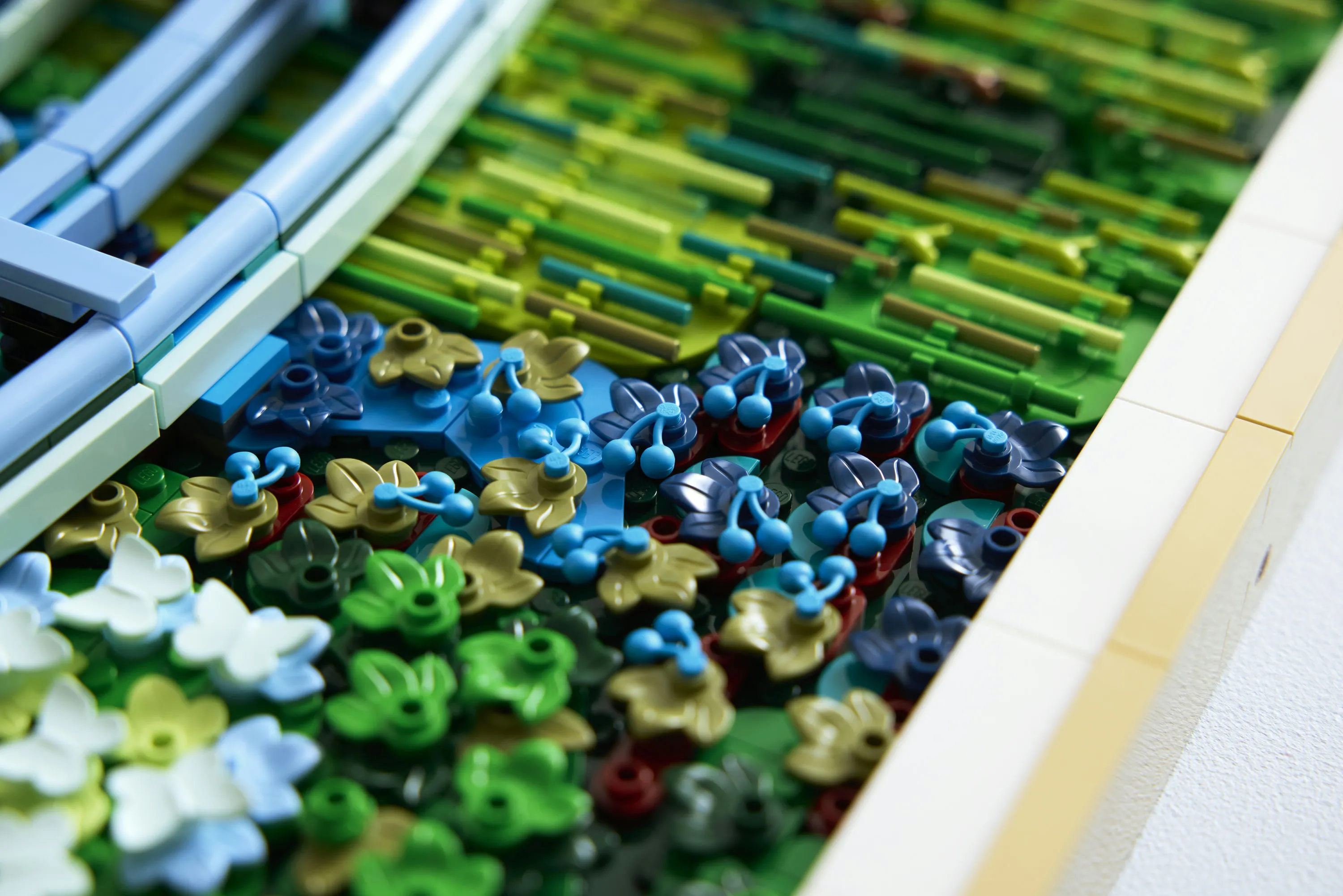 LEGO Art Claude Monet &ndash; Bridge over a Pond of Water Lilies 31220