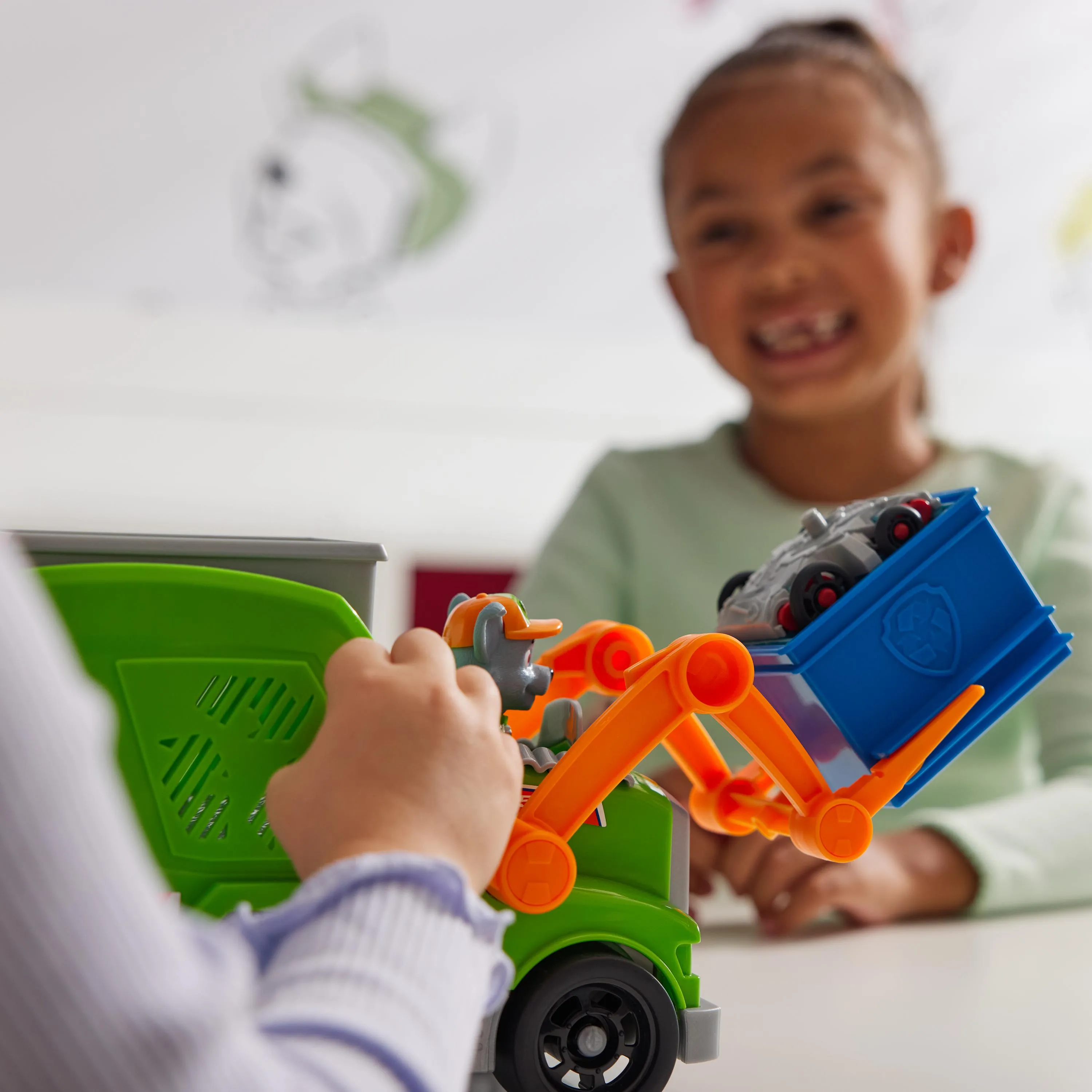 Spin Master Paw Patrol - Extra Large Recycling Truck with Rocky Figure and Transformation Function