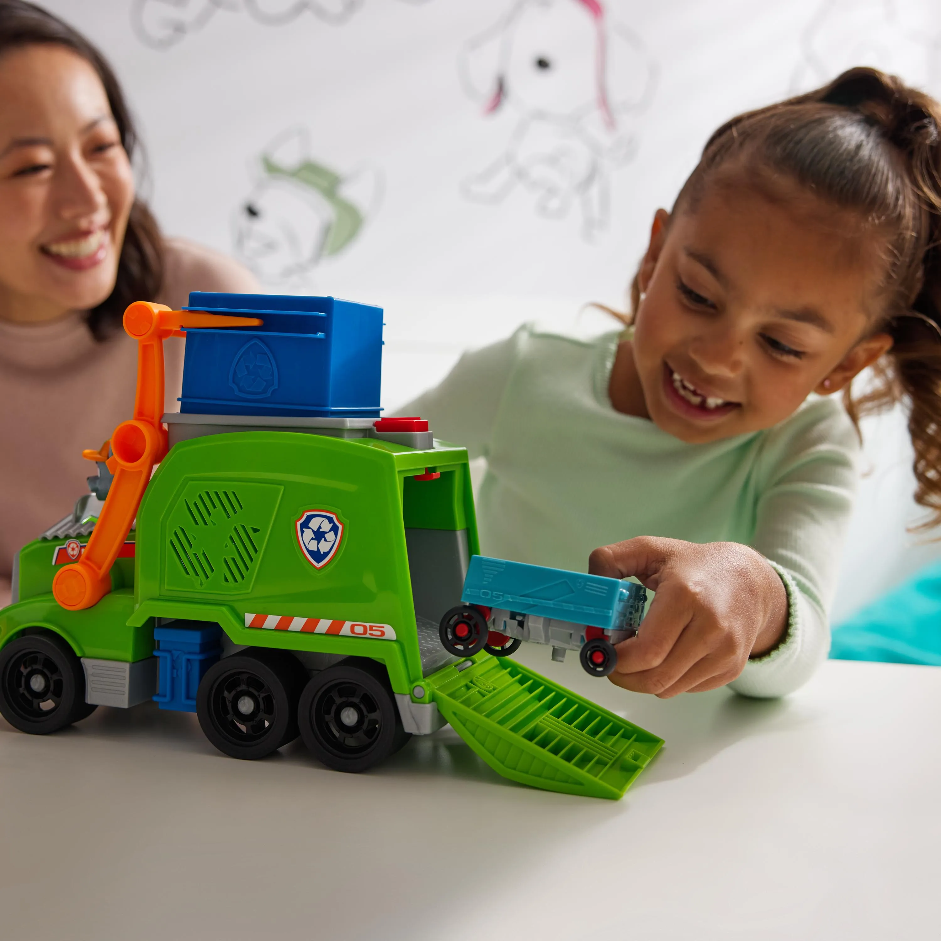 Spin Master Paw Patrol - Extra Large Recycling Truck with Rocky Figure and Transformation Function