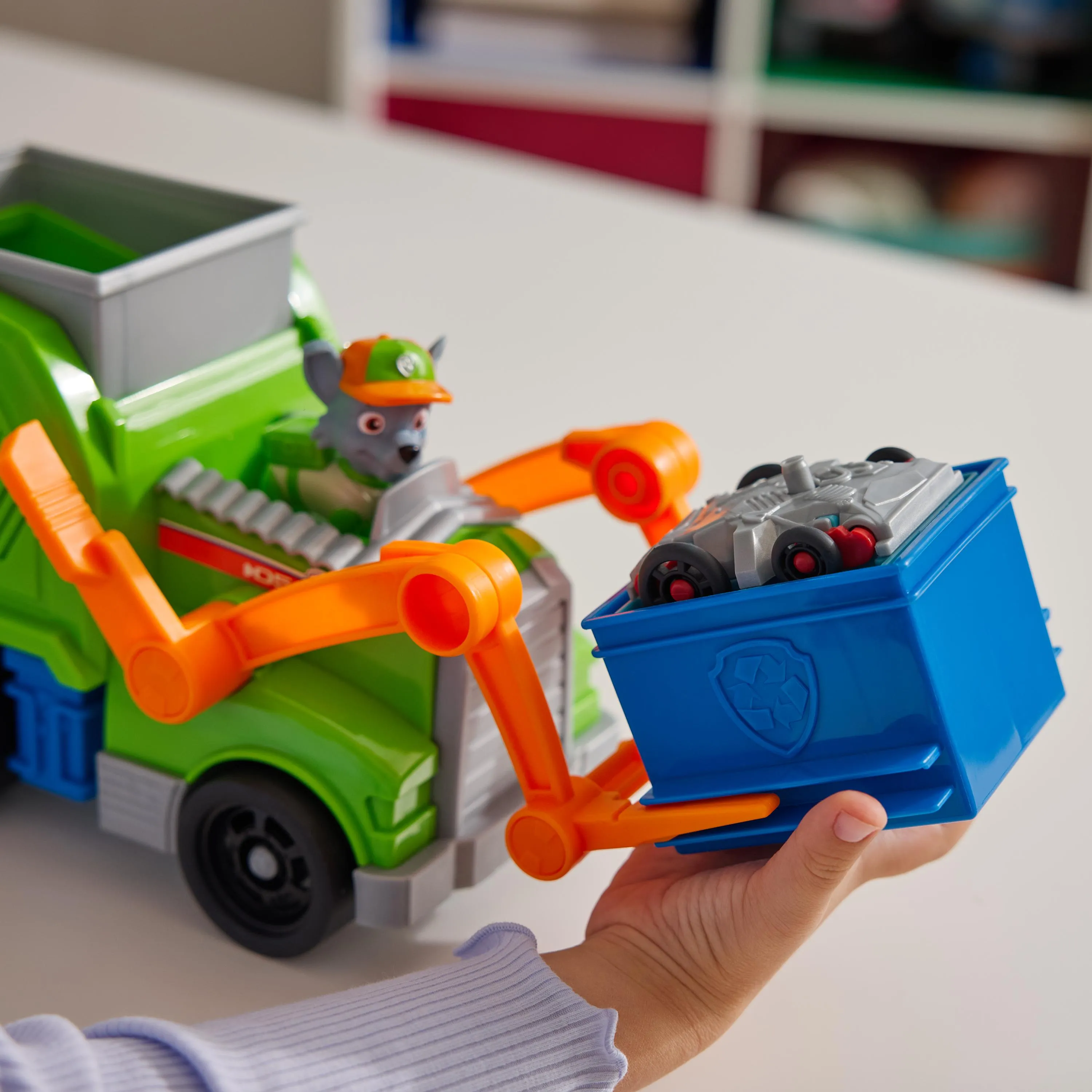 Spin Master Paw Patrol - Extra Large Recycling Truck with Rocky Figure and Transformation Function