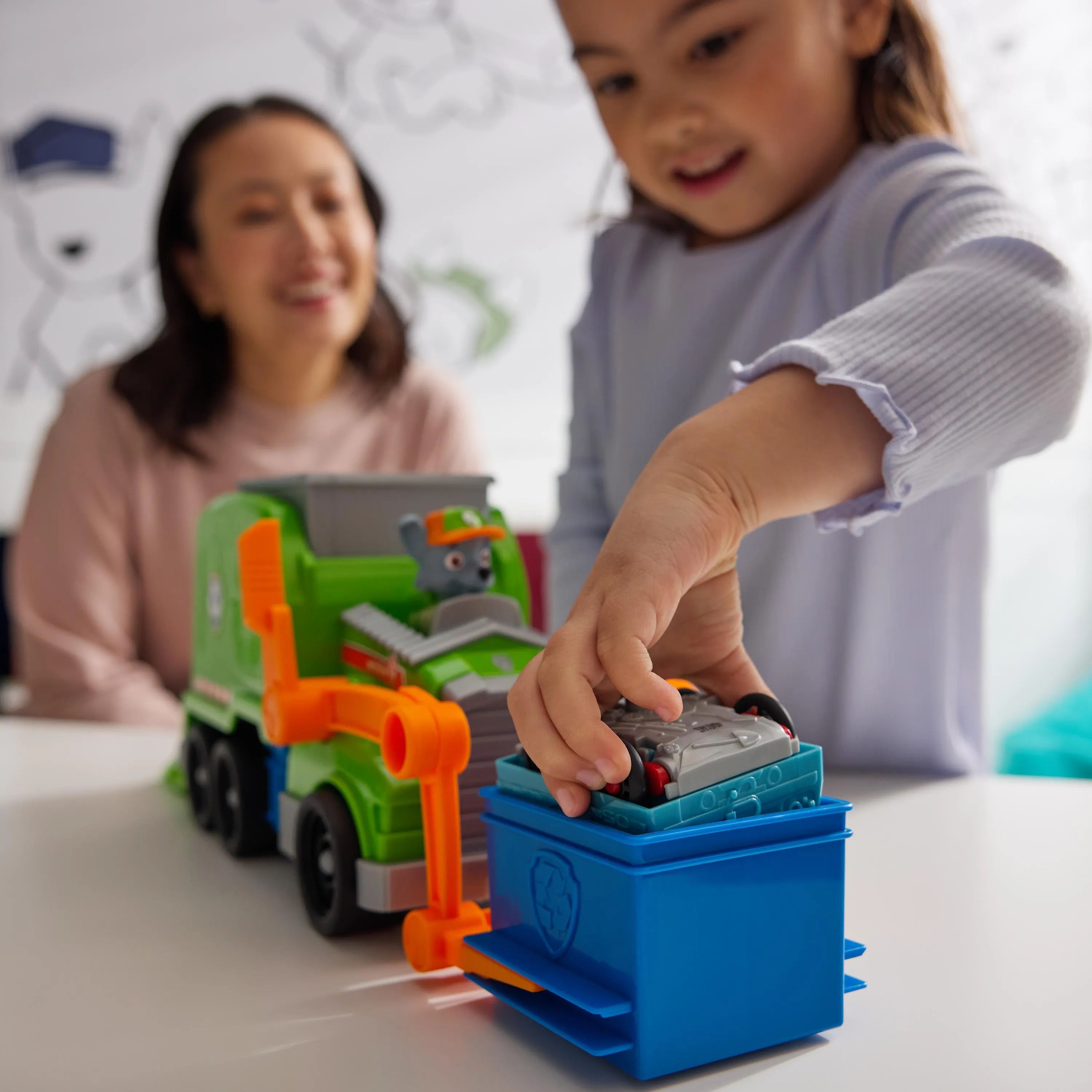 Spin Master Paw Patrol - Extra Large Recycling Truck with Rocky Figure and Transformation Function