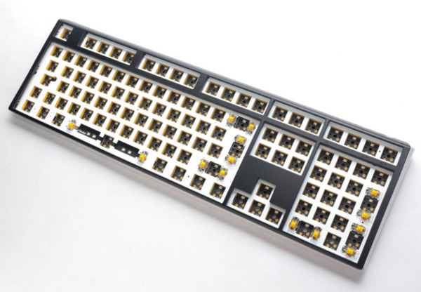 Ducky One 3 Barebone Full-size -mekaaninen pelin&auml;pp&auml;imist&ouml;, musta