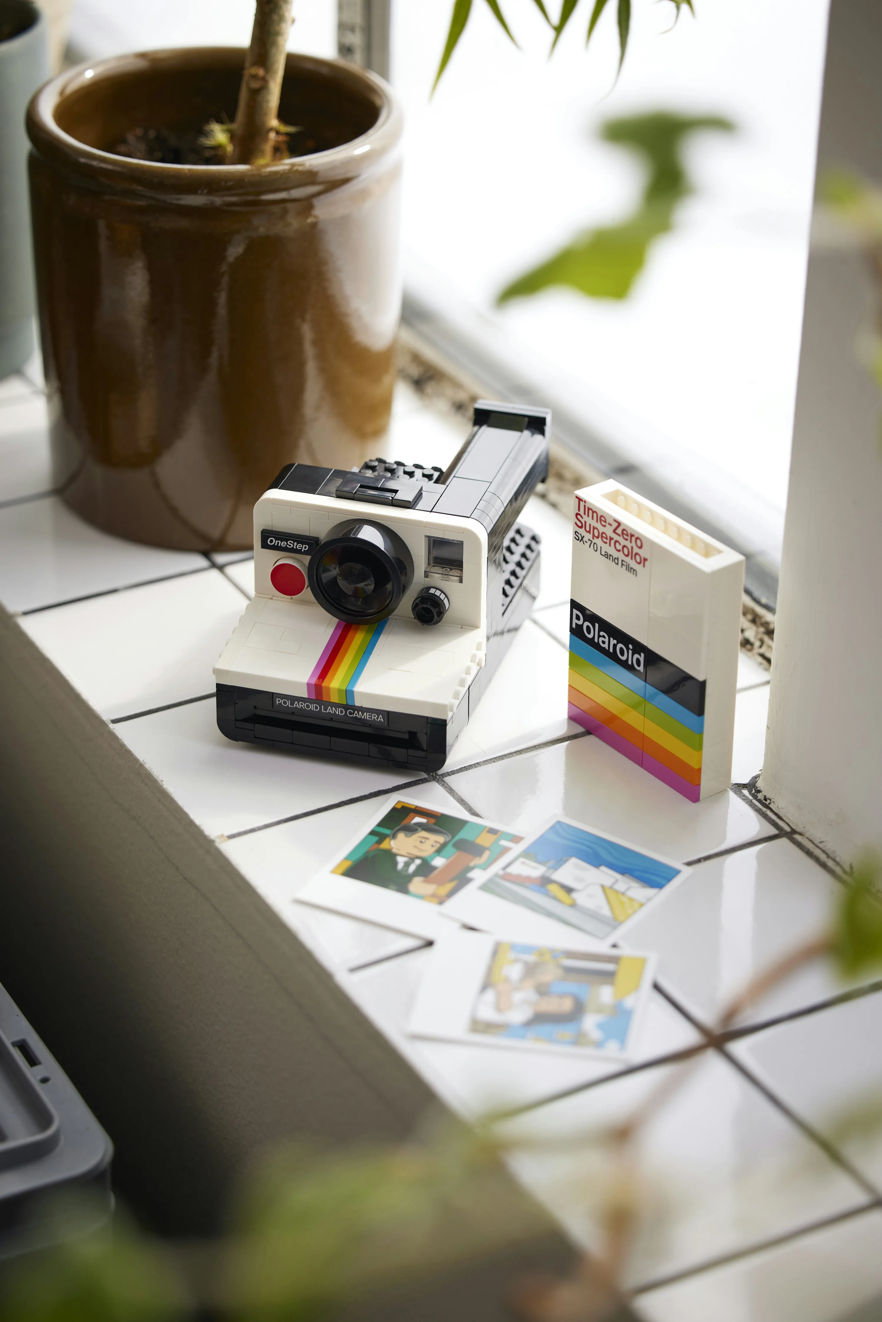 LEGO Ideas Polaroid OneStep SX-70 Camera 21345