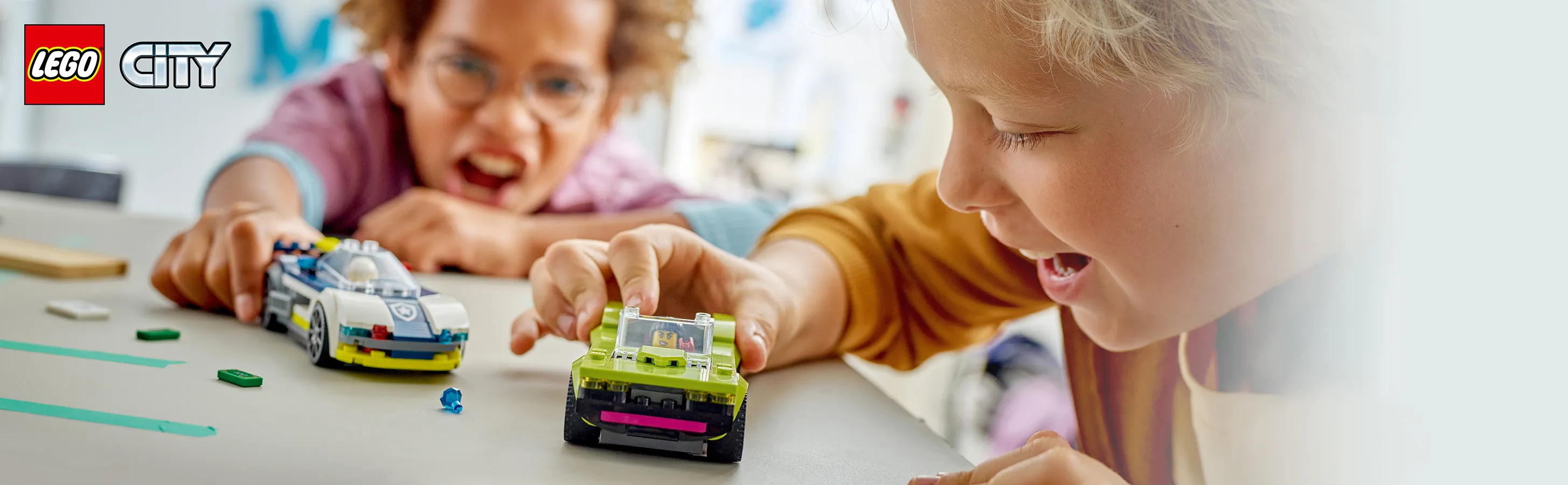 LEGO City Police Car and Muscle Car Chase 60415