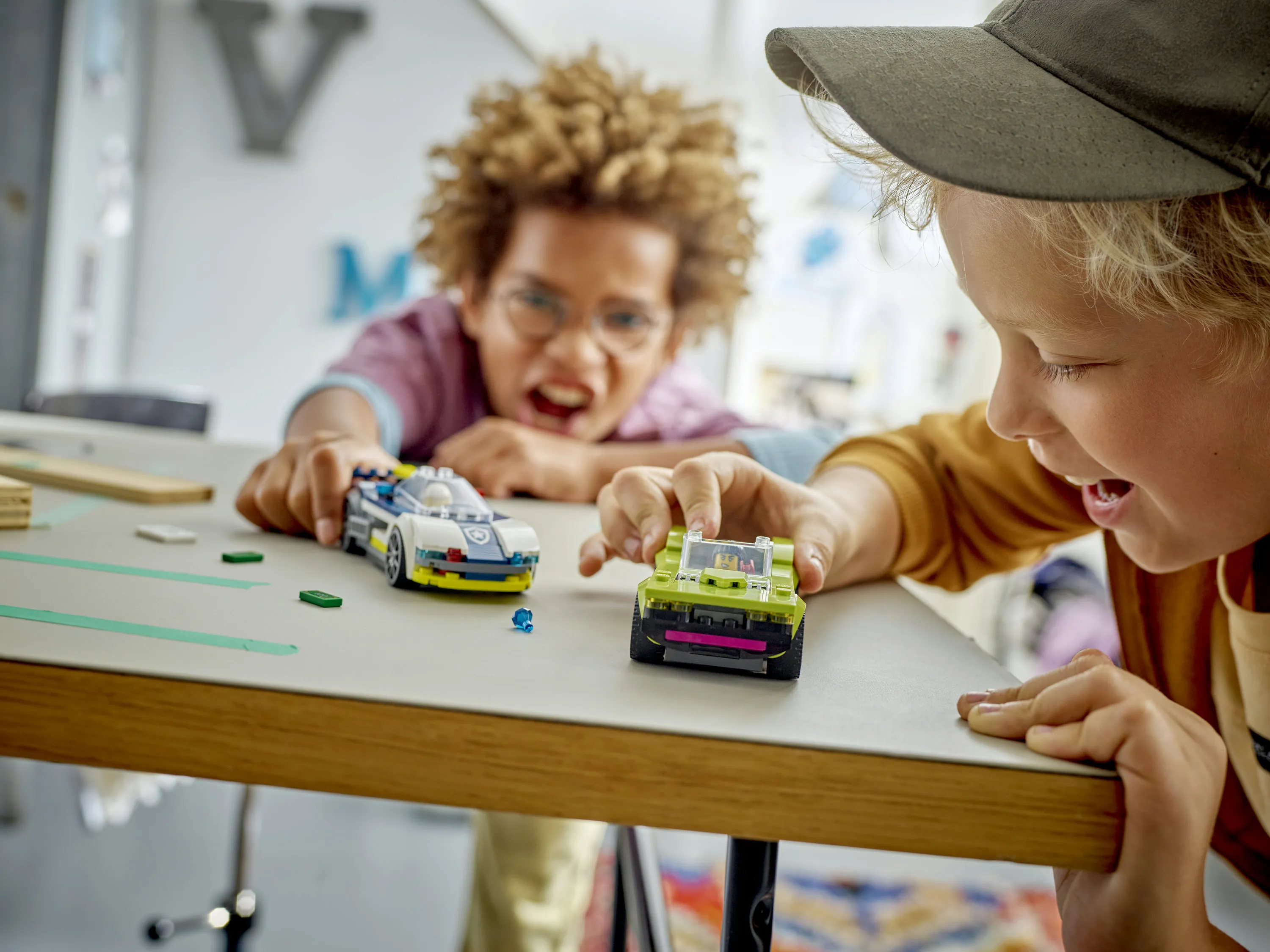 LEGO City Police Car and Muscle Car Chase 60415