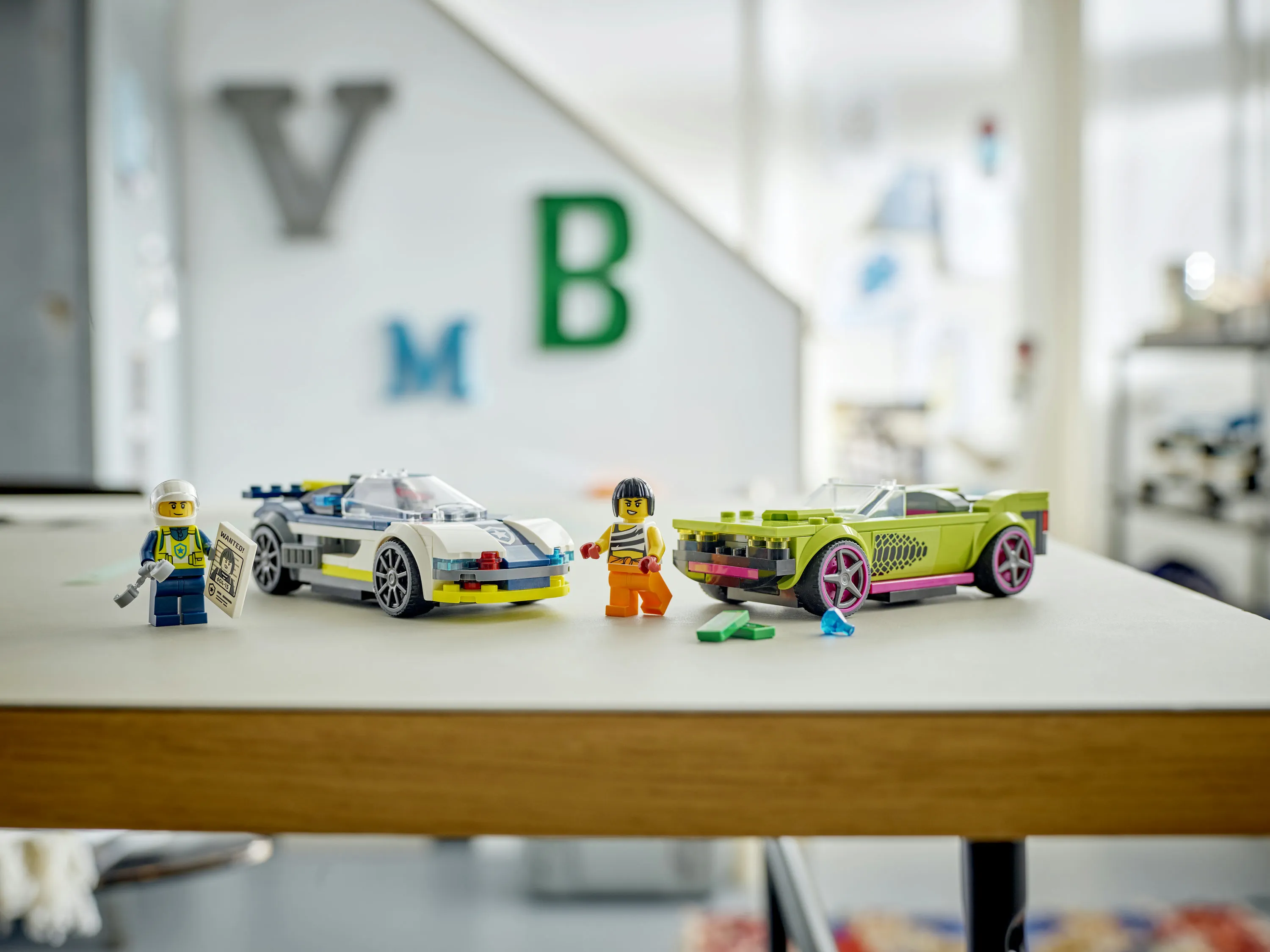 LEGO City Police Car and Muscle Car Chase 60415