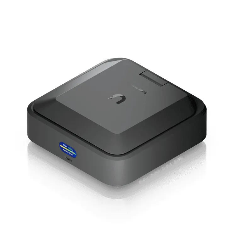 Ubiquiti UniFi AirWire -langaton asiakassovitin, Wi-Fi 7, Dual-band, 5 GbE -portilla, valkoinen