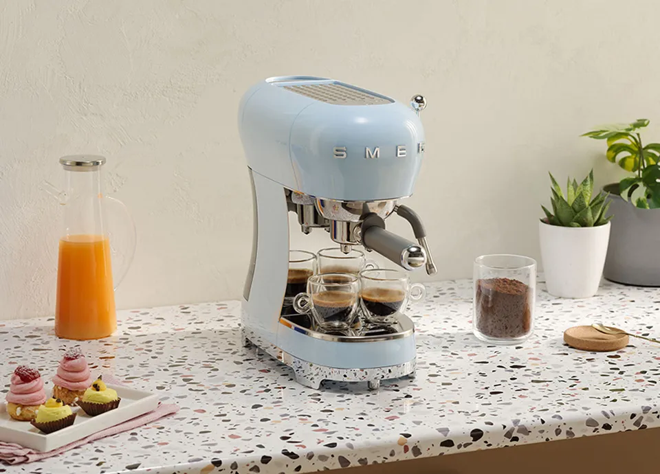 Smeg 50's Style ECF02PBEU -espressokeitin, Sininen