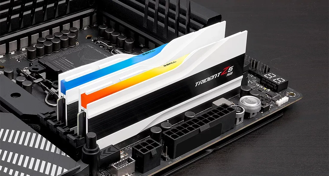 G.Skill DDR5 - 32GB - 6000 - CL - 32 (2x 16 GB) dual kit, RAM (white, F5-6000J3238F16GX2-TZ5RW, Trident Z5 RGB, INTEL XMP)