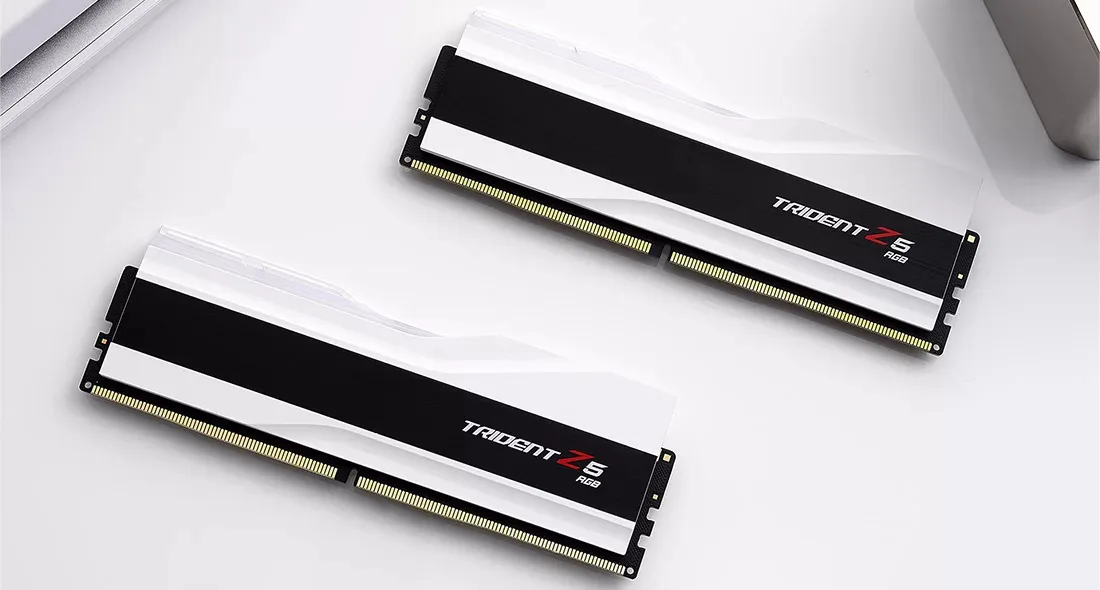 G.Skill DDR5 - 32GB - 6000 - CL - 32 (2x 16 GB) dual kit, RAM (white, F5-6000J3238F16GX2-TZ5RW, Trident Z5 RGB, INTEL XMP)