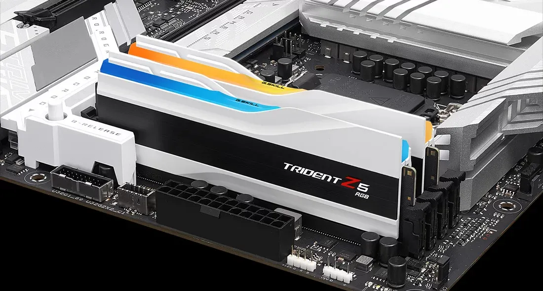 G.Skill DDR5 - 32GB - 6000 - CL - 32 (2x 16 GB) dual kit, RAM (white, F5-6000J3238F16GX2-TZ5RW, Trident Z5 RGB, INTEL XMP)