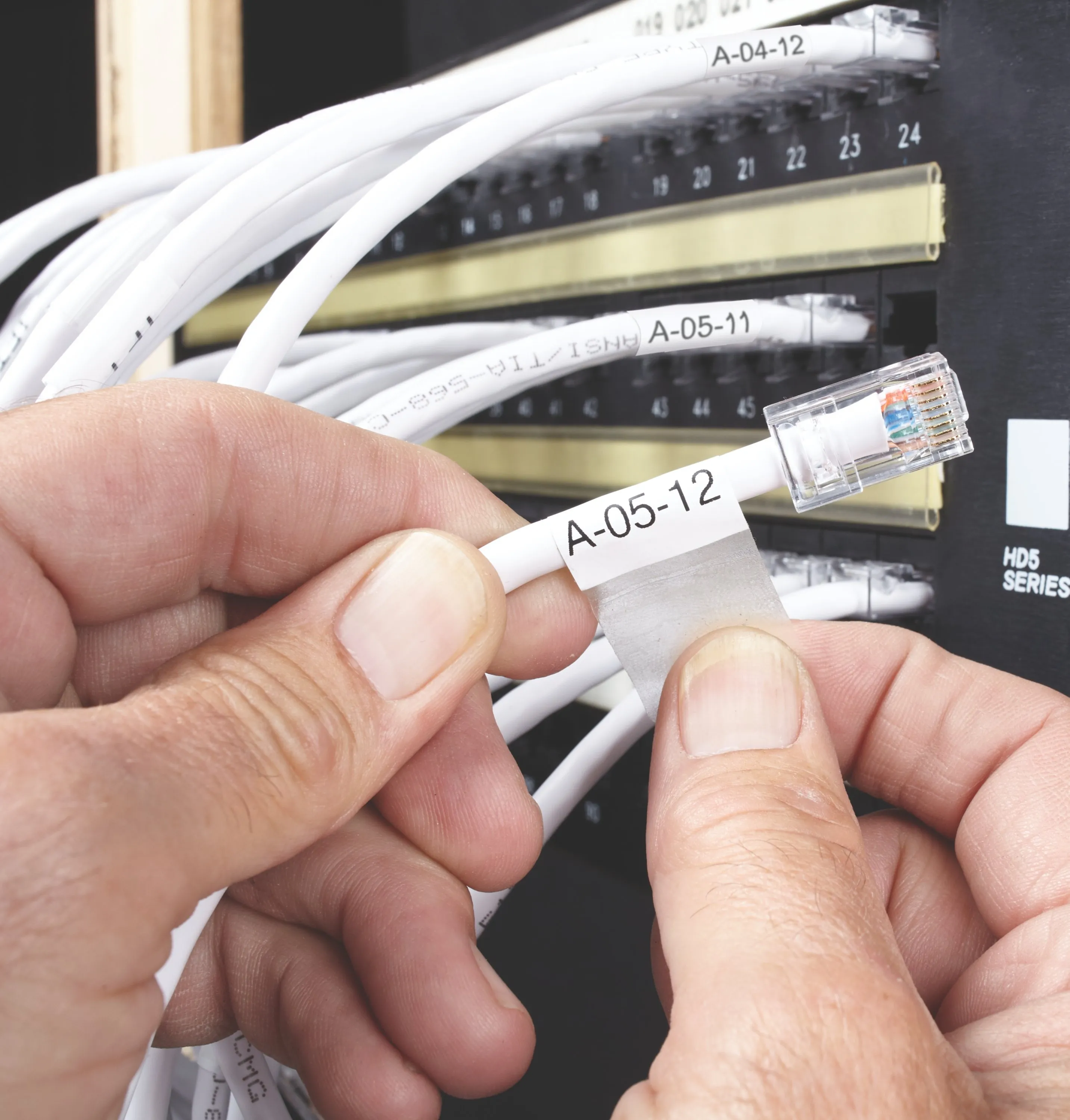 Tape XTL 21mmx39mm lam wire/cable bl/whi