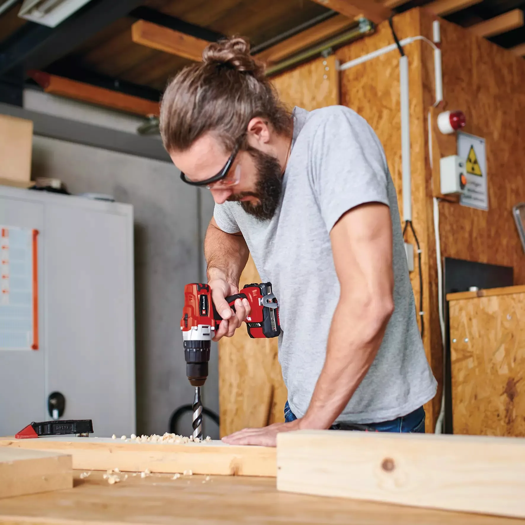 Einhell Cordless Impact Drill TE-CD 18/2 Li-i +22, 18V (red/black, Li-Ion battery 2.5Ah, case E-Box Basic + bit drill set)