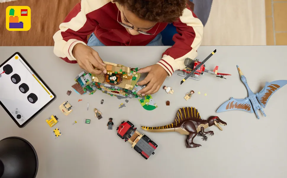 LEGO Jurassic World Spinosaurus och Quetzalcoatlus flykt i luften 76976