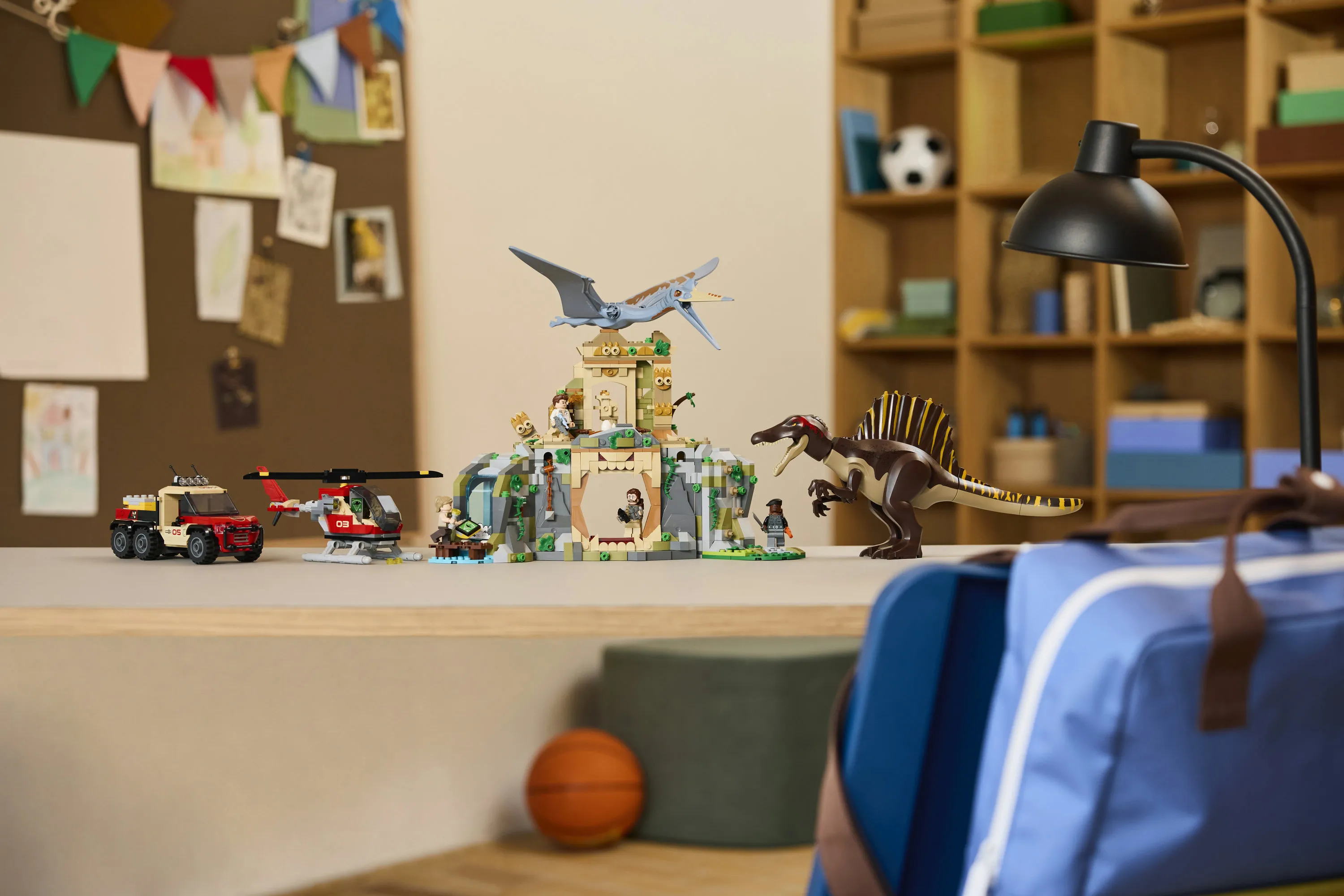 LEGO Jurassic World Spinosaurus och Quetzalcoatlus flykt i luften 76976