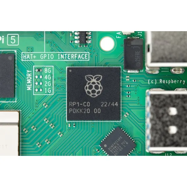 Raspberry Pi 5 model B 4 Gt -yhden piirilevyn tietokone