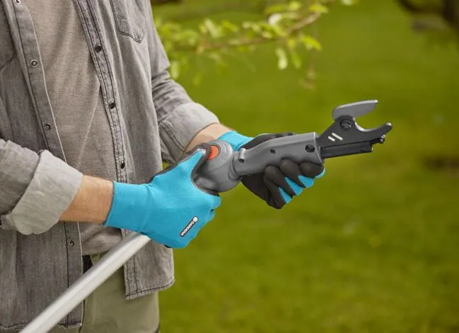 Gardena HighCut 360/18V P4A - batteridriven teleskopisk stångsax inkl. batteri