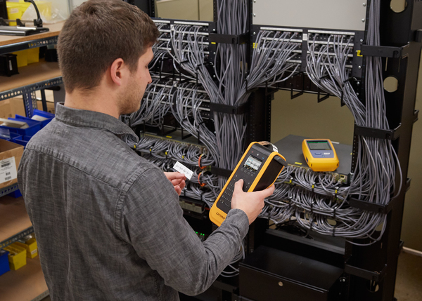 DYMO XTL 300 M&auml;rkmaskin f&ouml;r industriella milj&ouml;er, gul/svart