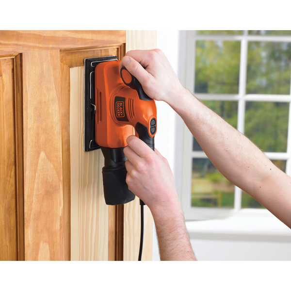 BLACK + DECKER compact orbital sander KA320EKA