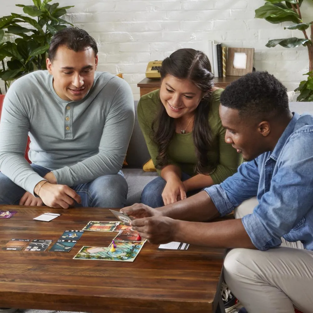 Hasbro Cluedo Escape Treachery at Tudor Mansion - board game (FI)