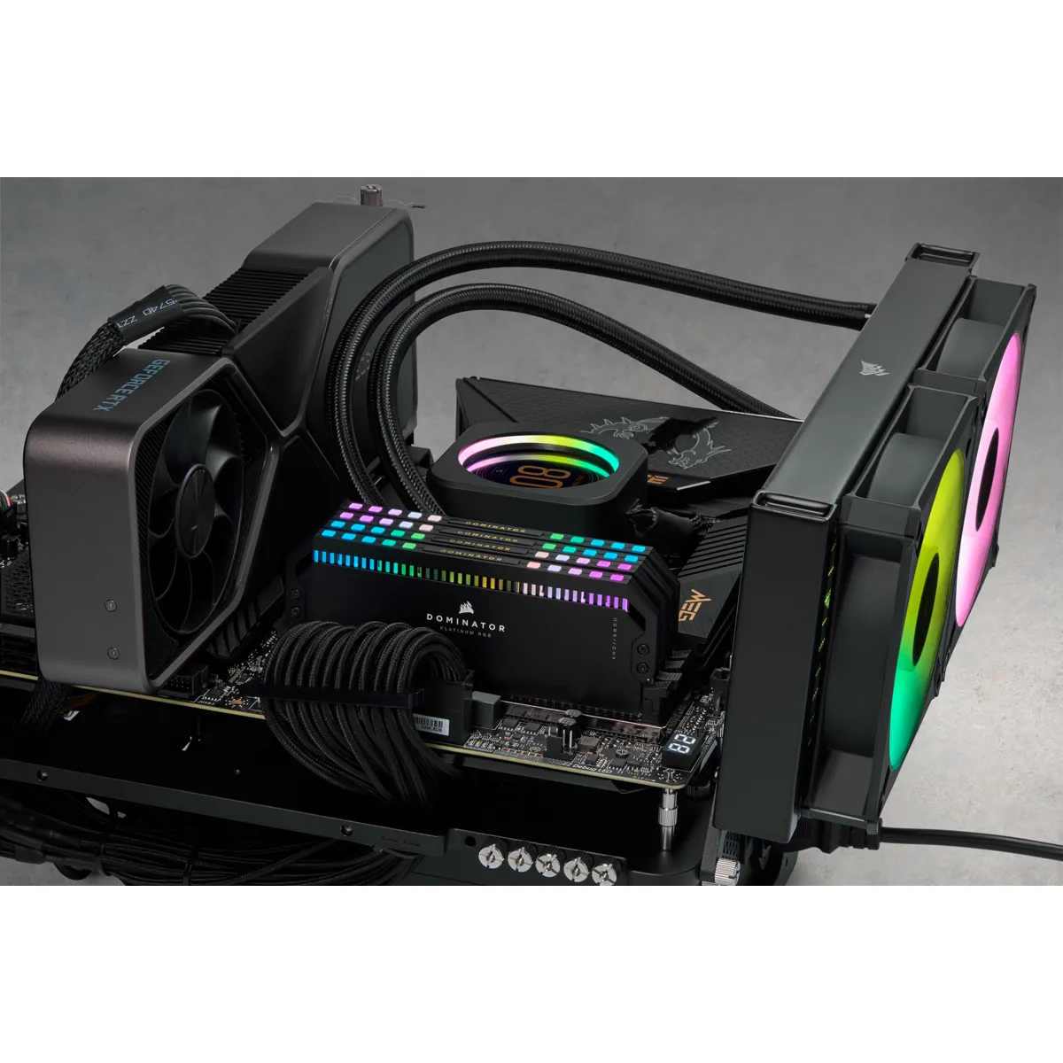Corsair Dominator Platinum RGB 64 GB (4 x 16 GB) DDR5 6600 MHz, CL32 minne (XMP)