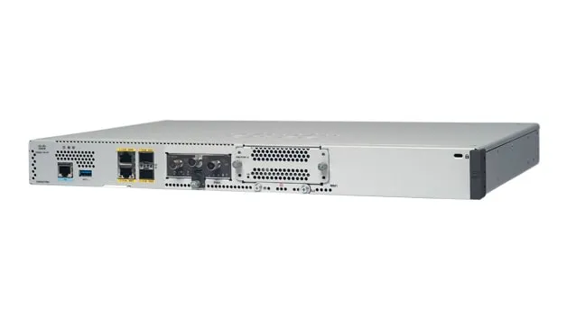 Cisco Catalyst C8200-1N-4T Router - (ei palautusoikeutta)