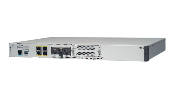 Cisco Catalyst C8200-1N-4T Router - (ei palautusoikeutta)