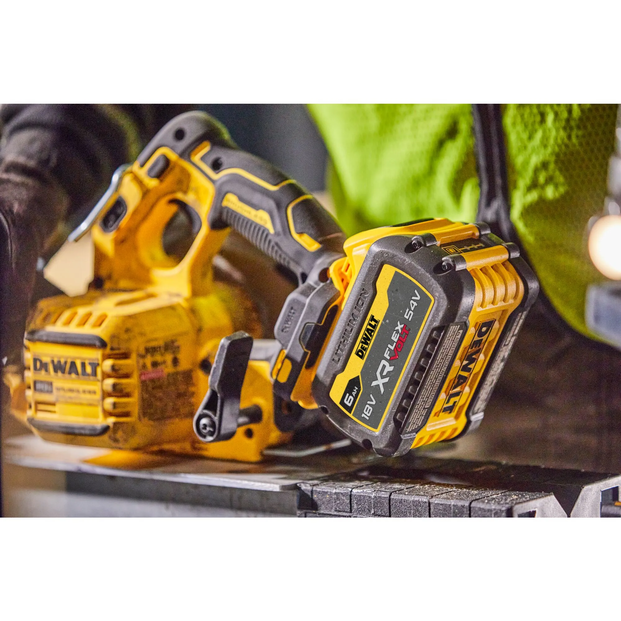 Dewalt cordless circular saw DCS573NT-XJ 18V