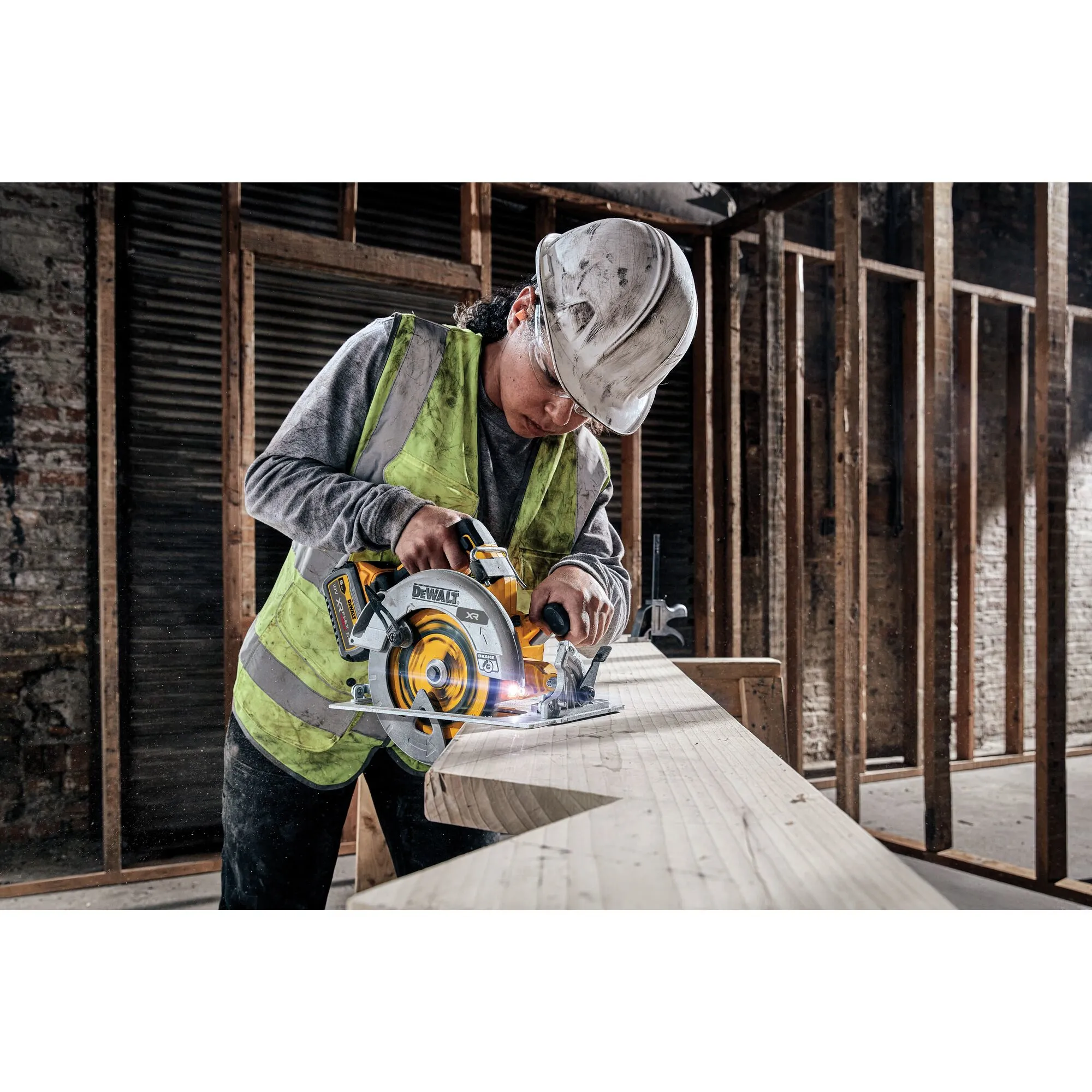 Dewalt cordless circular saw DCS573NT-XJ 18V