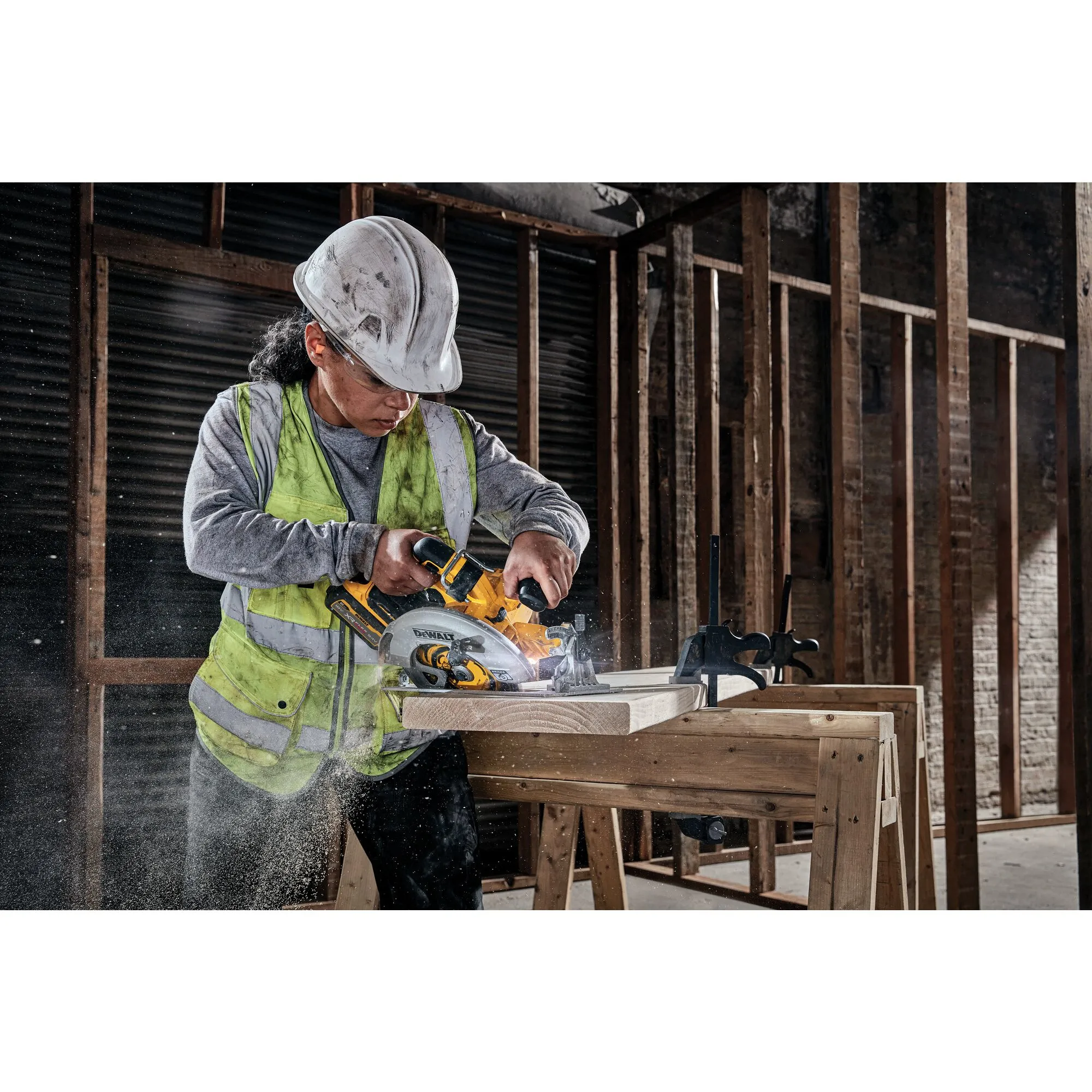 Dewalt cordless circular saw DCS573NT-XJ 18V