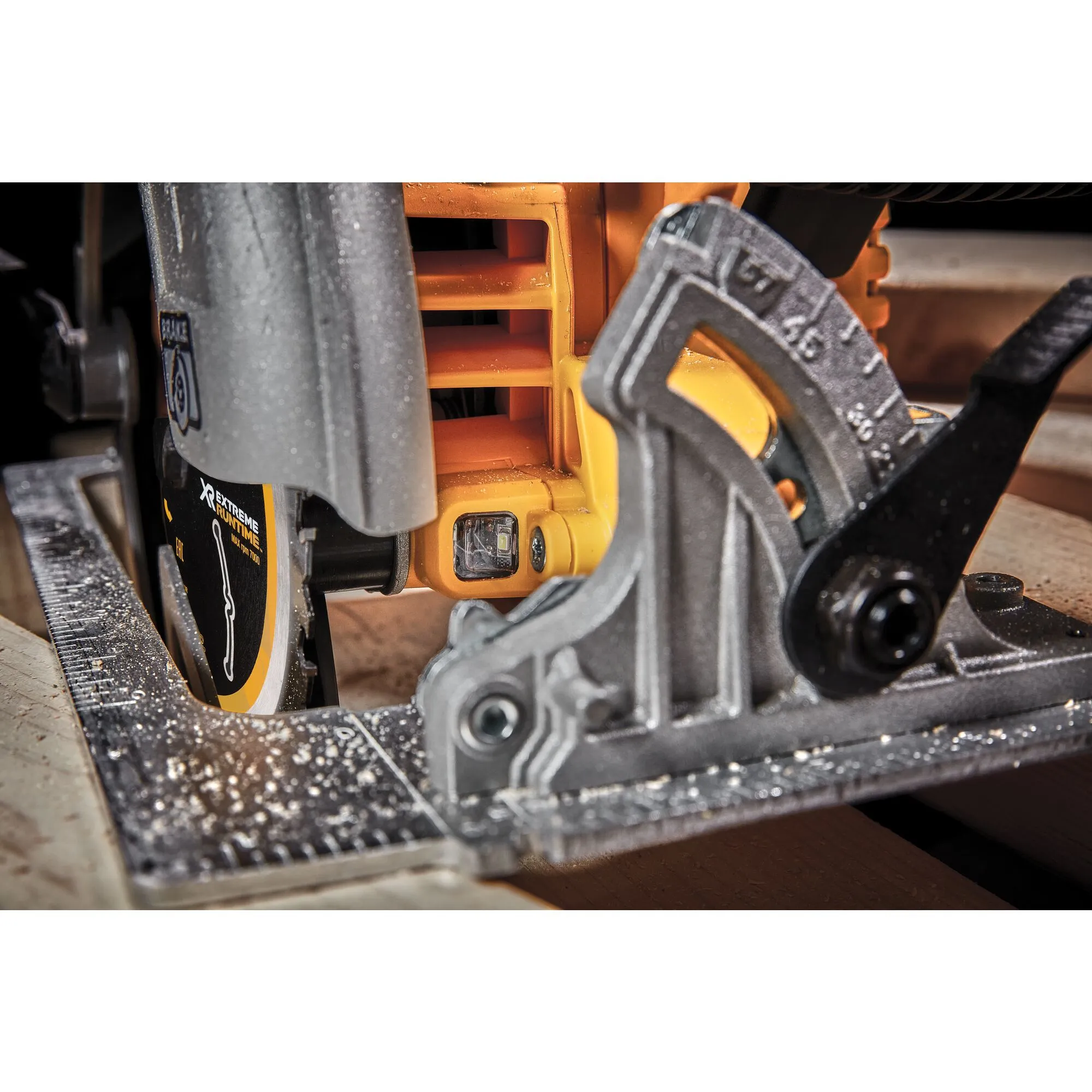 Dewalt cordless circular saw DCS573NT-XJ 18V