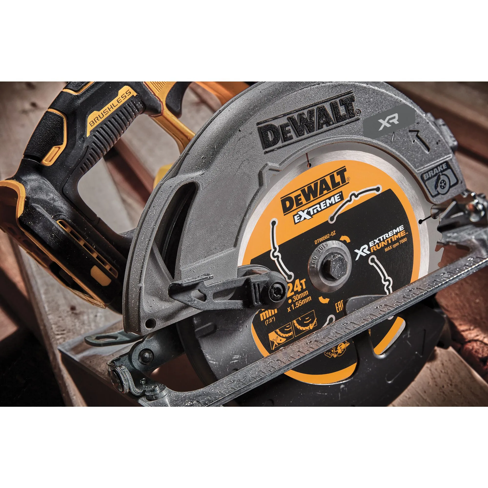 Dewalt cordless circular saw DCS573NT-XJ 18V