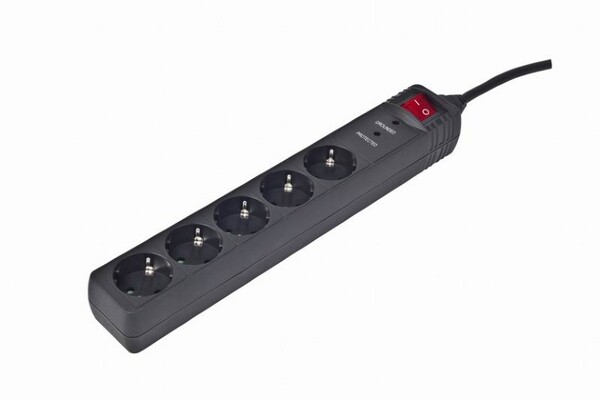 Gembird SPG5-C-15 &Ouml;versp&auml;nningsskydd, 5 uttag, 4,5 m, svart