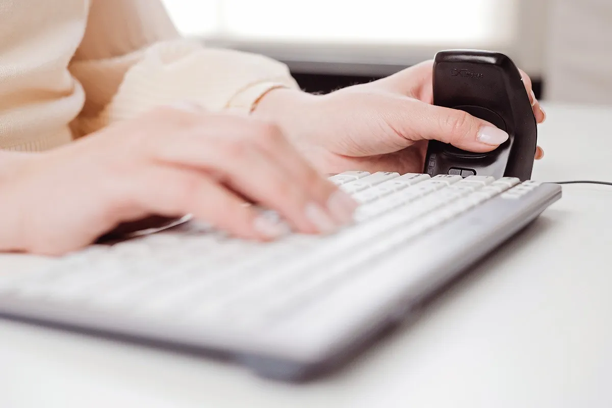 Bakker Elkhuizen DXT 3 Precision Wireless Ergonomic Mouse, Black