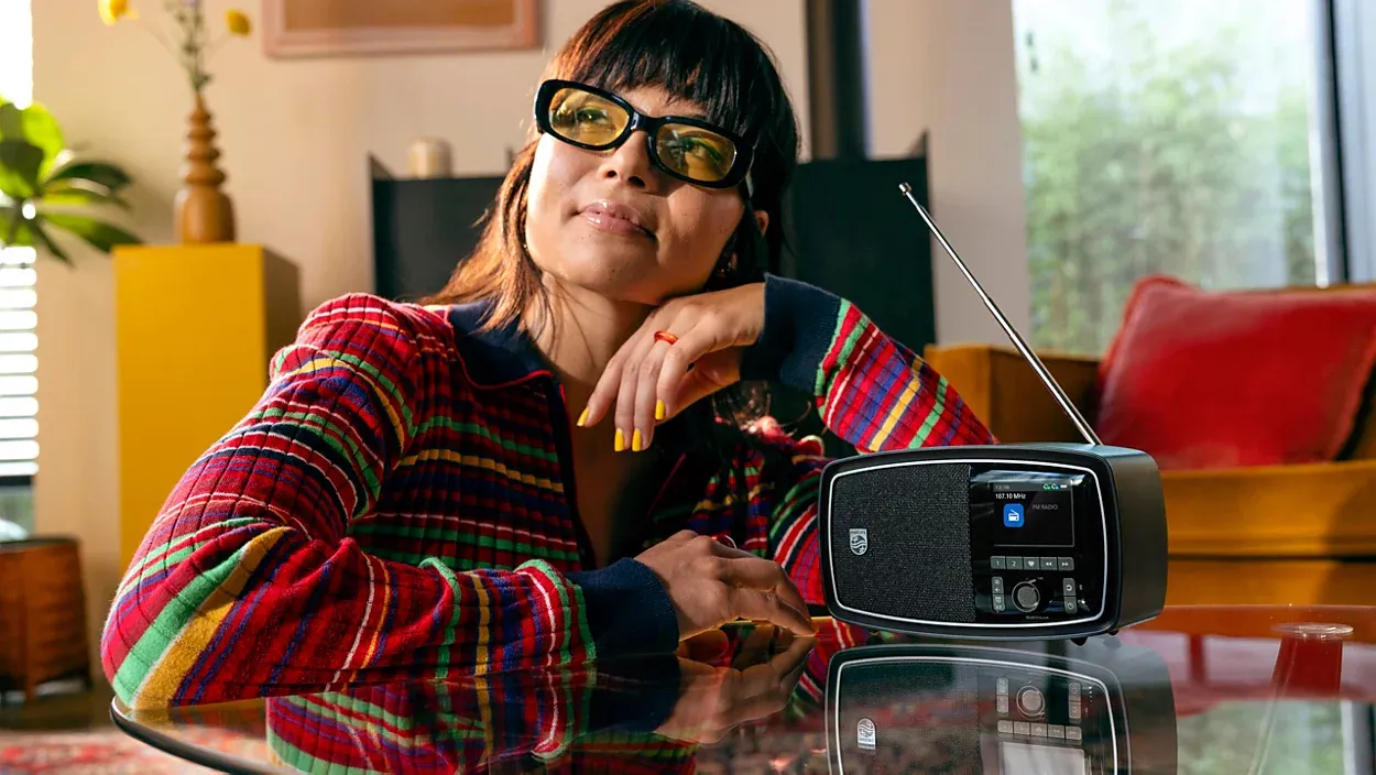 Philips "The Janet" Century TAV2000FB/00 Portable FM Radio Black