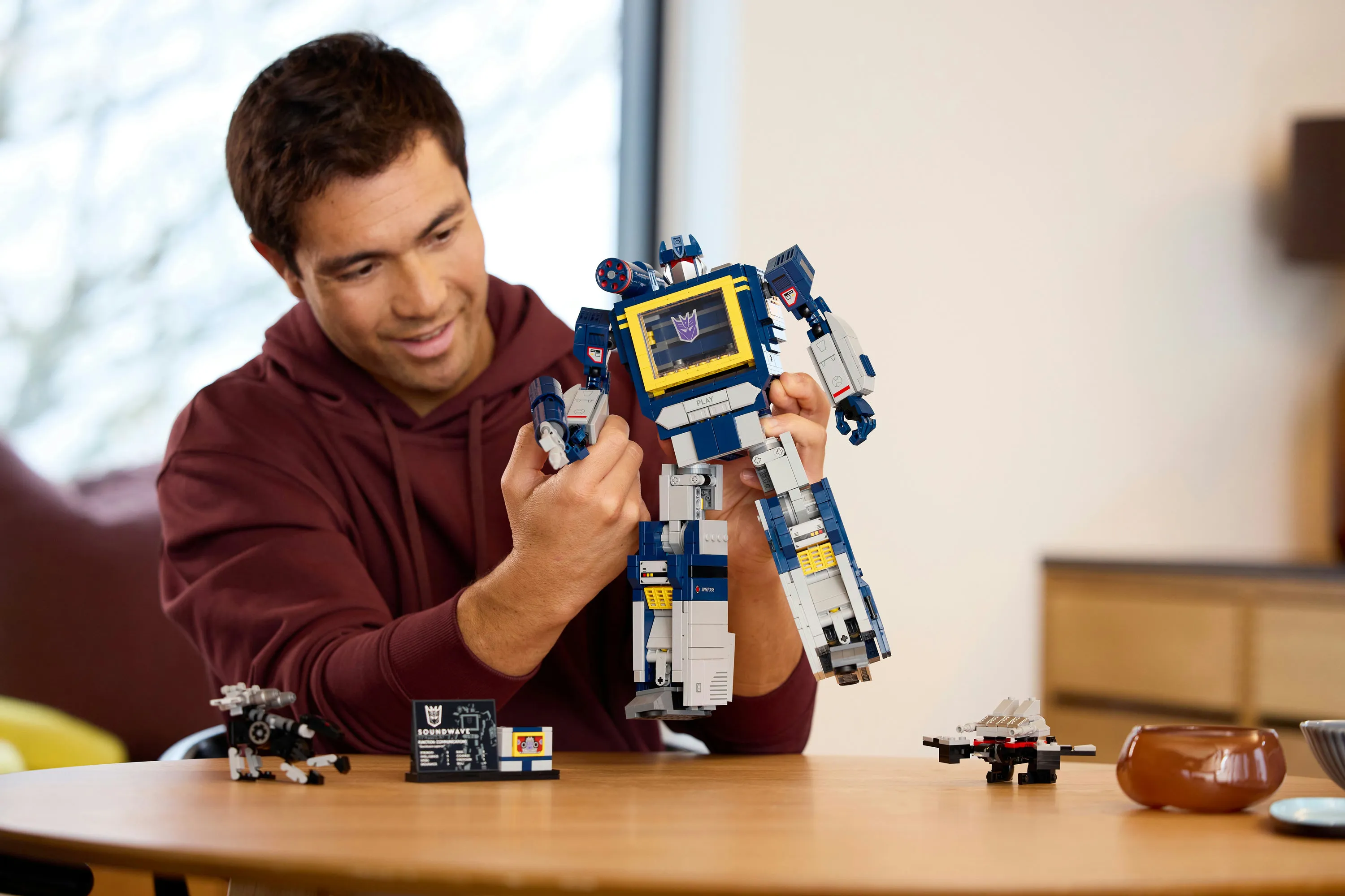 LEGO Icons Transformers: Soundwave 10358