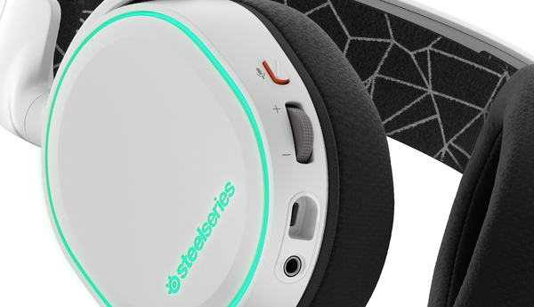 (L&ouml;yt&ouml;nurkka) SteelSeries Arctis 5 -pelikuulokkeet mikrofonilla, valkoinen