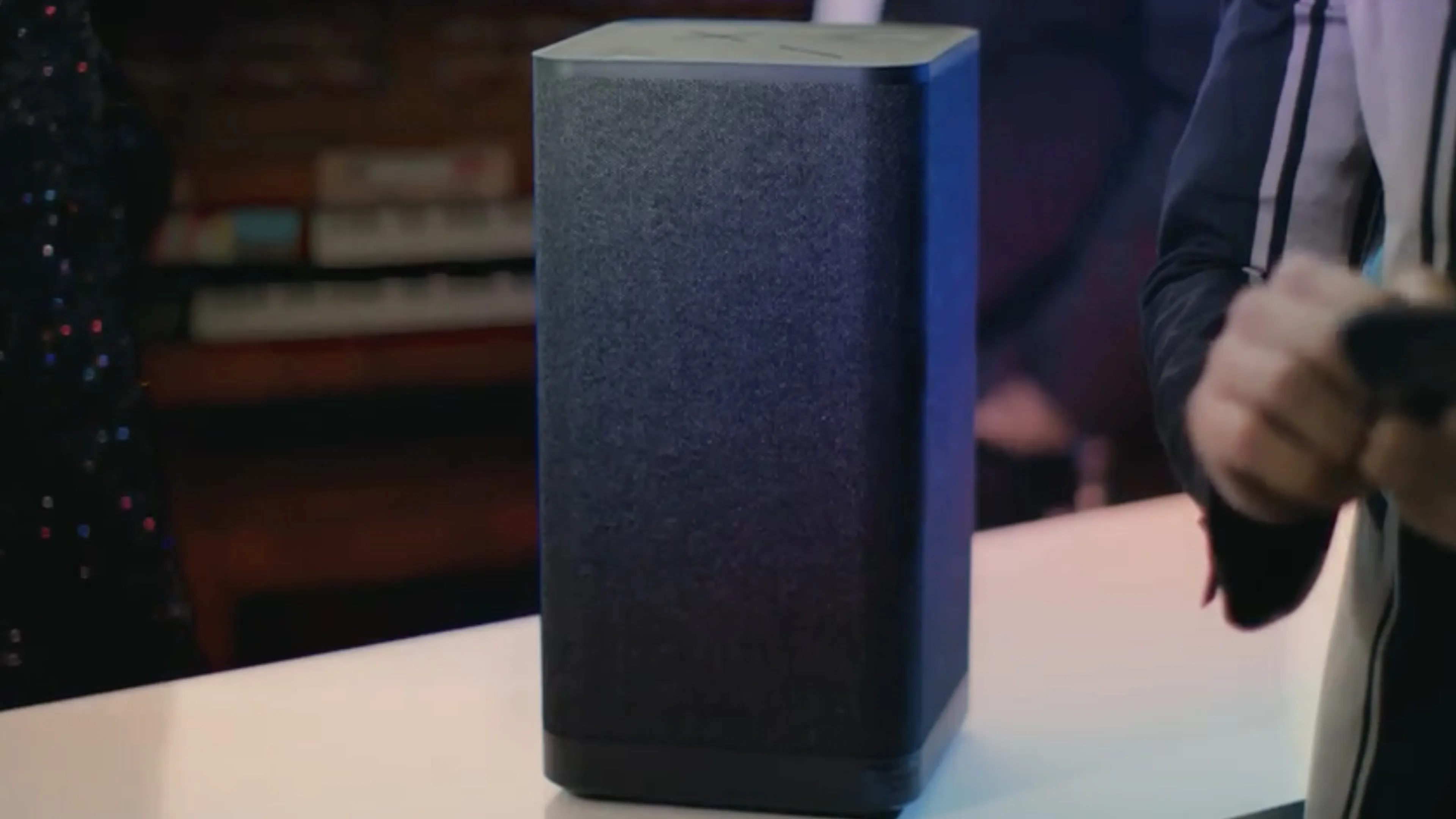 Logitech Hyperboom 2.0 langallinen, langaton kannettava kaiutin, musta