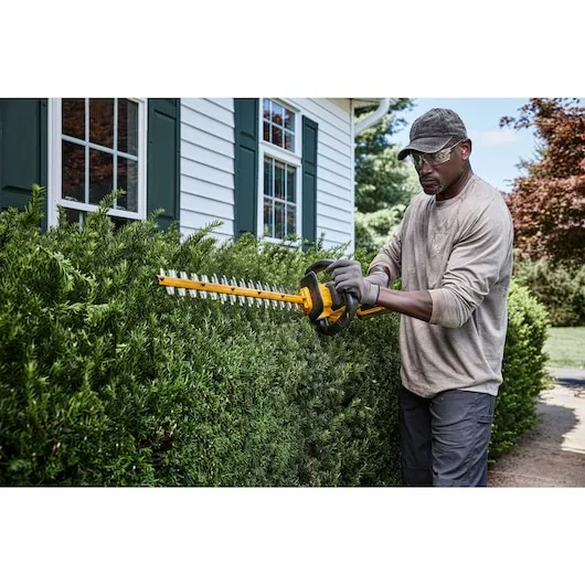 DEWALT DCMHT573X1-QW 54 V XR FLEXVOLT Cordless Hedge Trimmer, 650 mm, 9 Ah