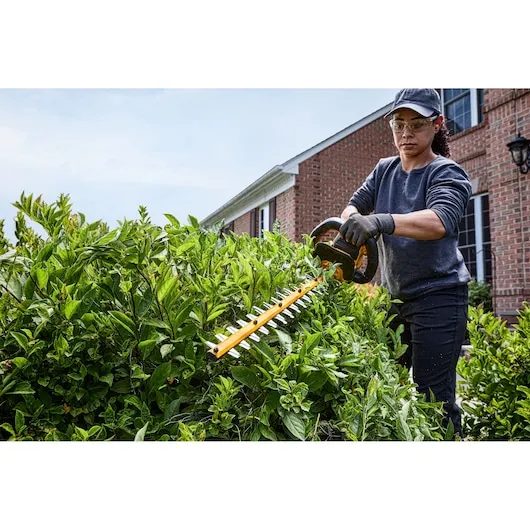 DEWALT DCMHT573X1-QW 54 V XR FLEXVOLT Cordless Hedge Trimmer, 650 mm, 9 Ah